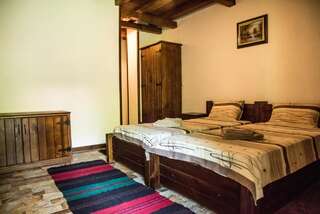 Курортные отели Dynasty Guest Rooms Kljutsch Двухместный номер с 1 кроватью и собственной ванной комнатой-3