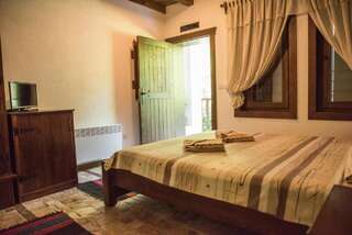 Курортные отели Dynasty Guest Rooms Kljutsch Двухместный номер с 1 кроватью и собственной ванной комнатой-4