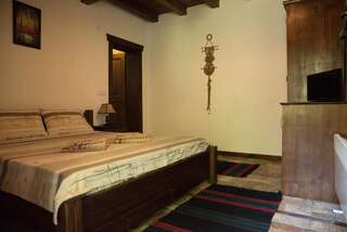 Курортные отели Dynasty Guest Rooms Kljutsch Двухместный номер с 1 кроватью и собственной ванной комнатой-5
