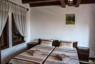Курортные отели Dynasty Guest Rooms Kljutsch Двухместный номер с 1 кроватью и собственной ванной комнатой-9